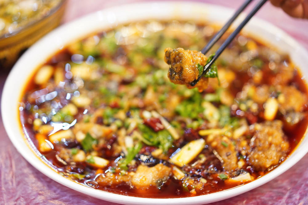 去重庆周边小城游玩,发现传承百年的太安鱼,人均40元吃到撑