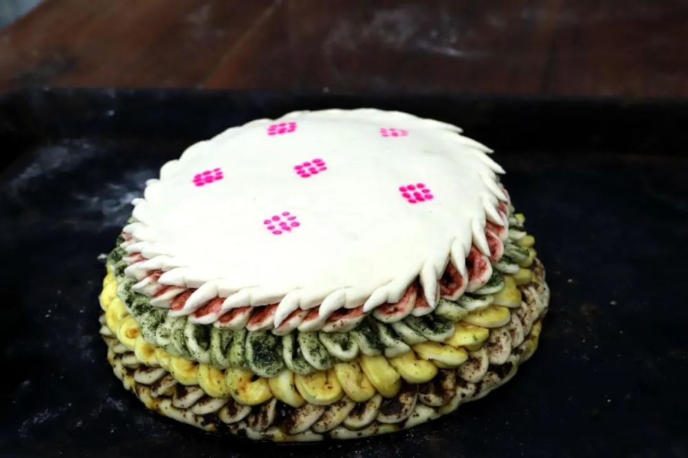 组图中秋将至民勤特色月饼惊艳亮相