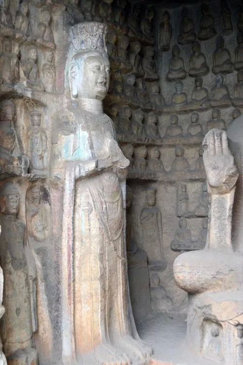 驼山石窟造像,图源:新浪微博@十二月