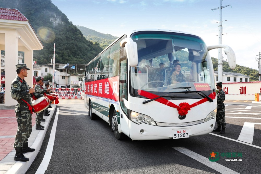新兵入营|武警贵州总队迎来第一批秋季新兵_腾讯新闻