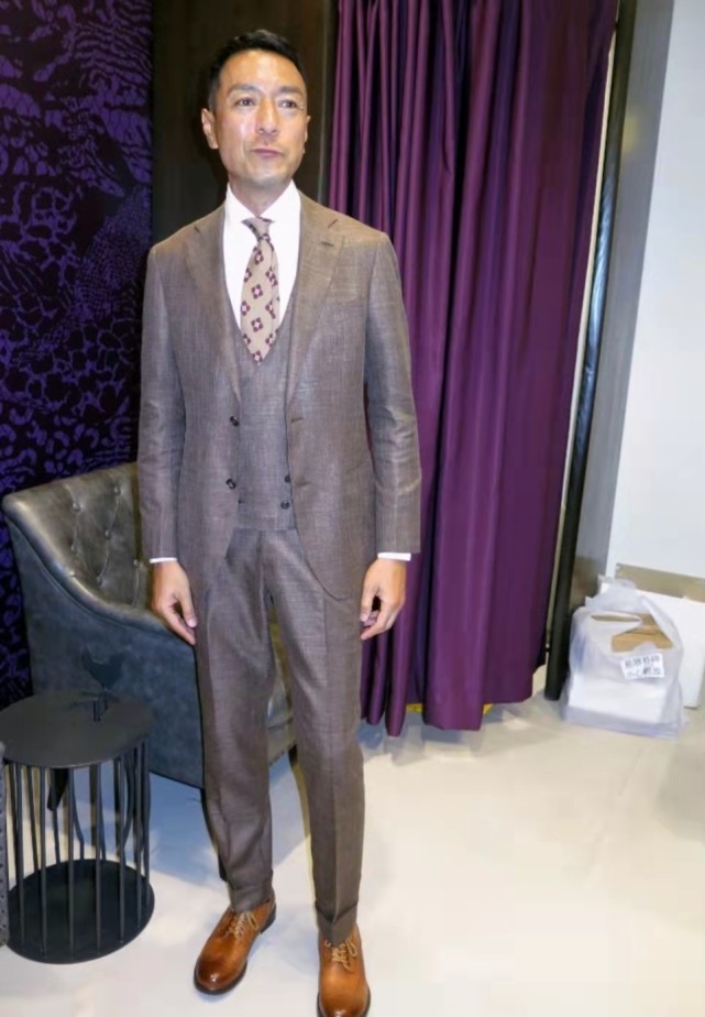 辛苦命姜皓文多次往返内地拍戏生日兼结婚周年唯有提前庆祝