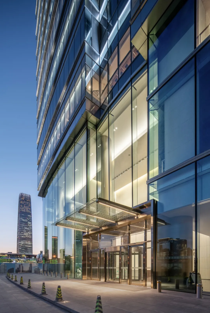 单块高17米!北京泰康大厦巨型玻璃幕墙创世界之最,建筑形如"玉琮"