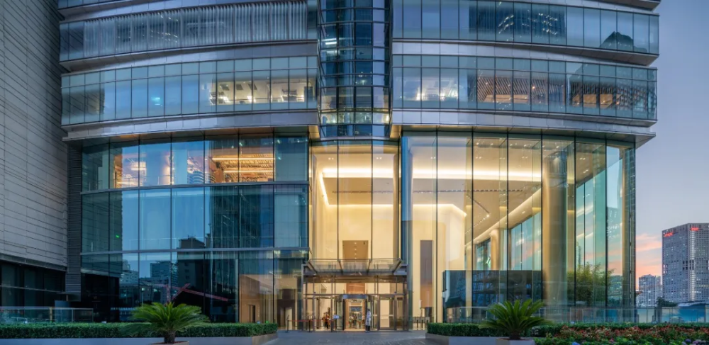 单块高17米!北京泰康大厦巨型玻璃幕墙创世界之最,建筑形如"玉琮"