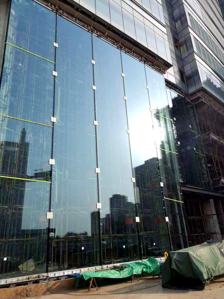 单块高17米!北京泰康大厦巨型玻璃幕墙创世界之最,建筑形如"玉琮"