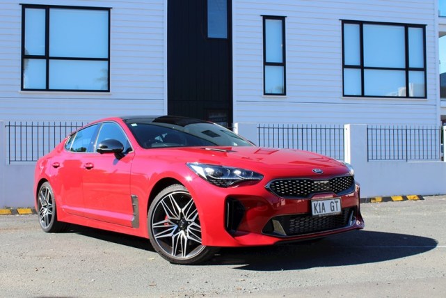 起亚stingergtsport激进的设计风格