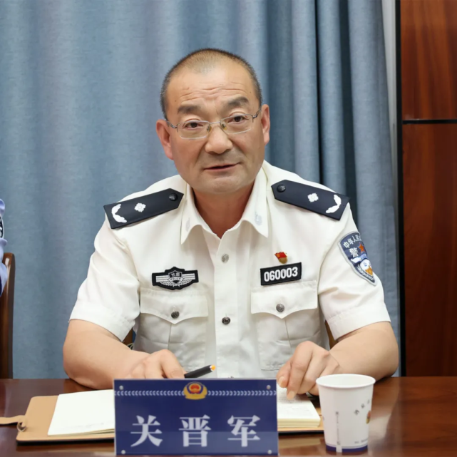 市局交警支队召开温国华同志光荣退休座谈会