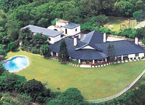 何鸿燊一个人在香港至少有10套价值超过10亿的豪宅.