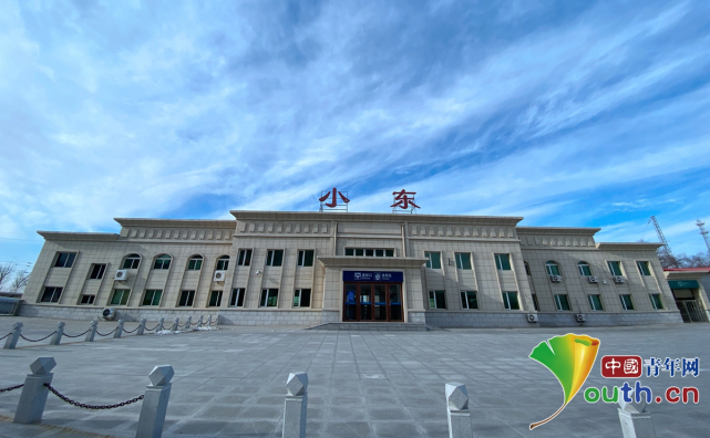 小东站位于辽宁省锦州市黑山县,是高新线(高台山至新立屯)上的四等站
