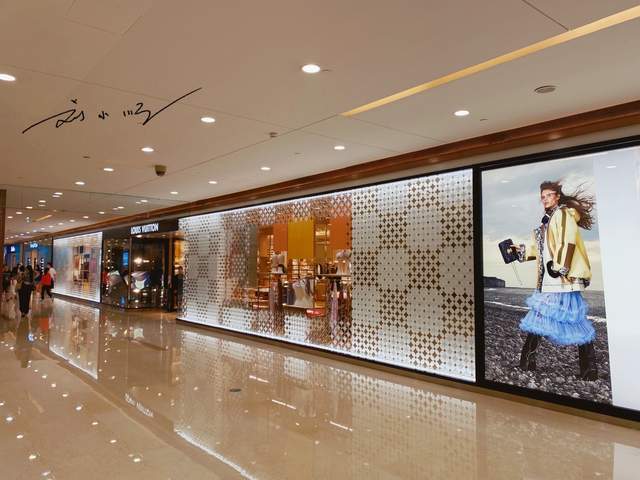 重庆观音桥最高档的商场,有唯一的lv专卖店,很多游客却没注意到