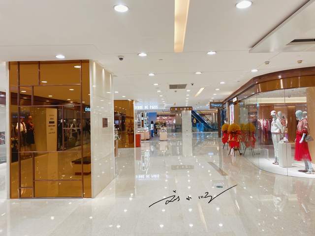 重庆观音桥最高档的商场,有唯一的lv专卖店,很多游客却没注意到