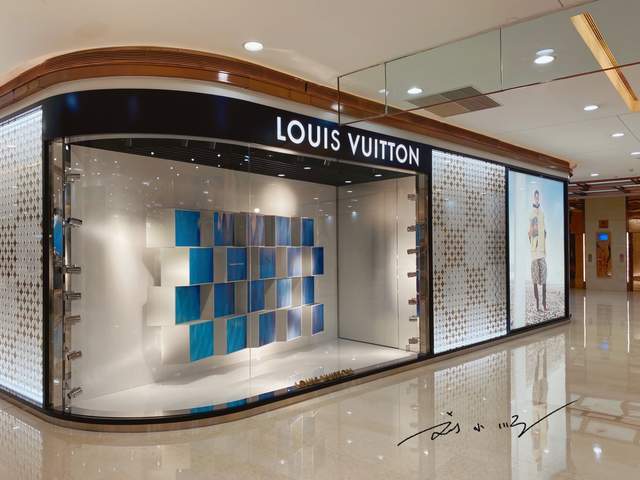重庆观音桥最高档的商场,有唯一的lv专卖店,很多游客却没注意到