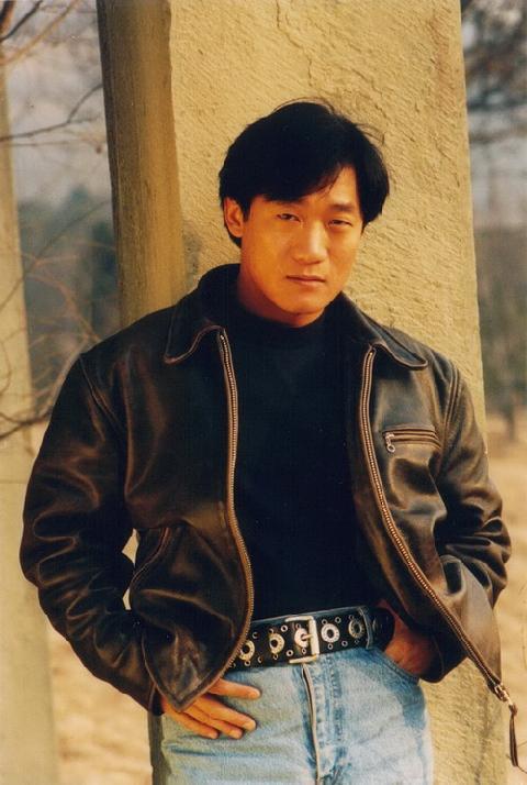 58岁谢东四处商演捞金,观众反应冷淡,曾自爆出场费不过百