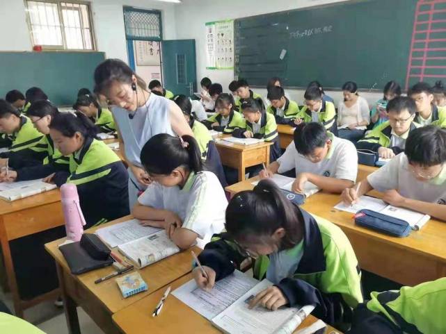 汶上县第二实验中学教学视导抓实效,让专家引领促成长