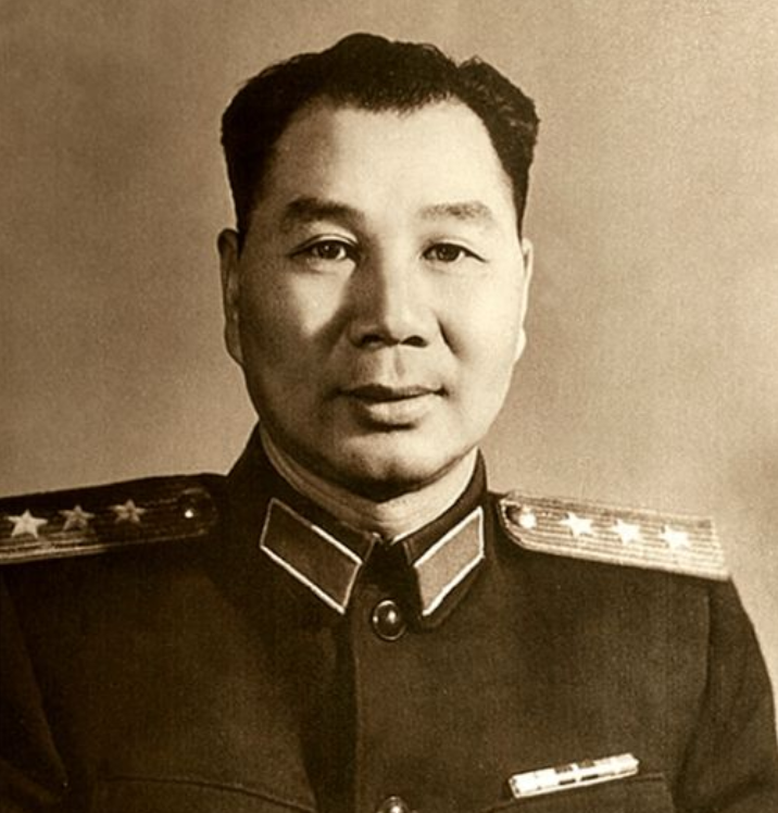 云贵川也已经做好了准备,他光着脚,腰上系着一条长绳,是用战士们的