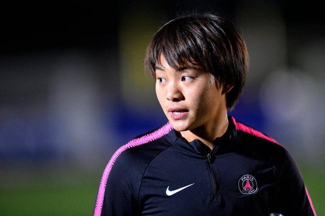 中国女梅西王霜梅开二度击败韩国队带领中国女足冲进奥运