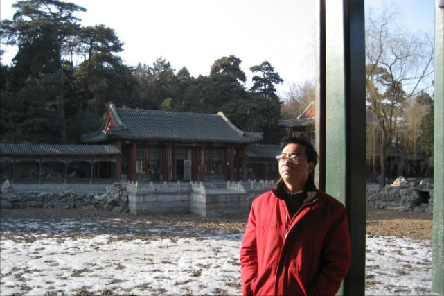 "著名诗人"余怒:已经实现了写诗"分行"的自由