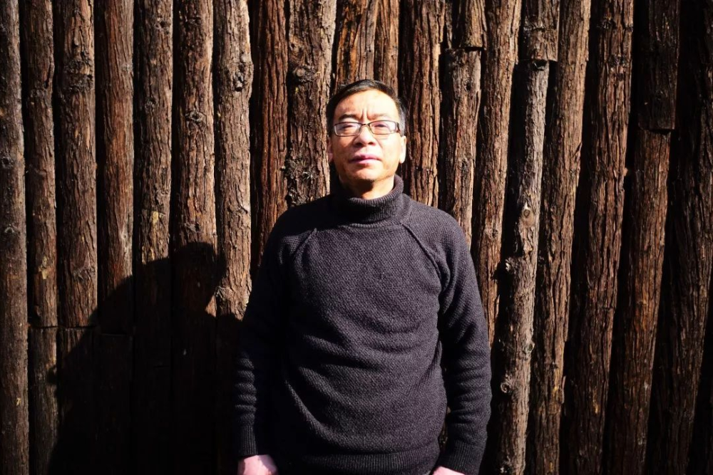 "著名诗人"余怒:已经实现了写诗"分行"的自由