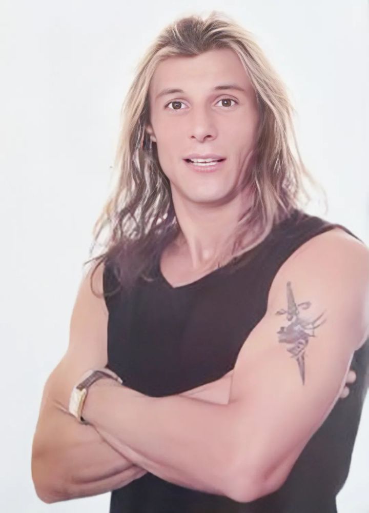 足坛风之子卡尼吉亚:马拉多纳挚友,不羁的长发,被毒品毁掉生涯_腾讯