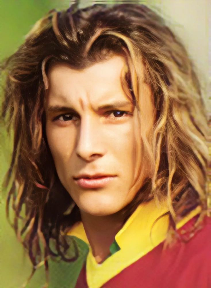 足坛风之子卡尼吉亚:马拉多纳挚友,不羁的长发,被毒品毁掉生涯_腾讯