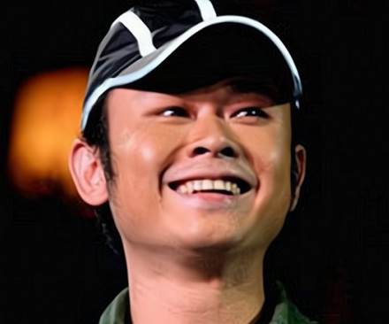 随后,秦望东又把云朵引荐给了刀郎.