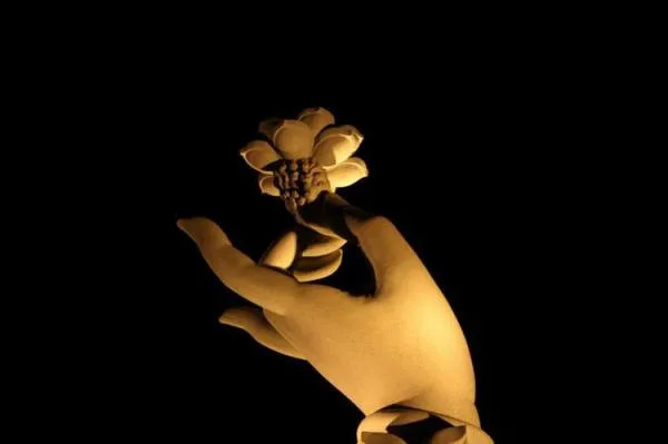 拈花指源于佛家"佛祖拈花,迦叶一笑 "的典故,是少林寺七十二绝技之一