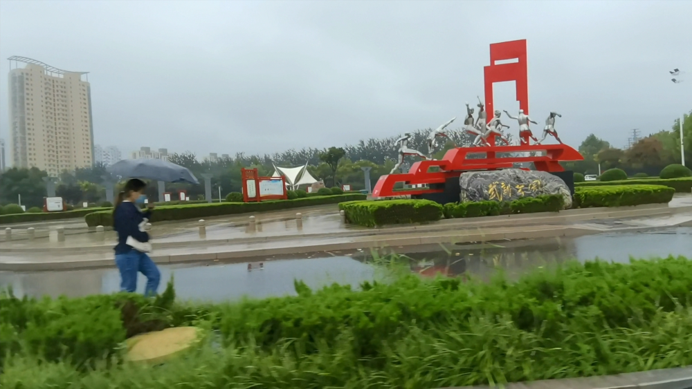 而是成了秋暴雨,汽車站,火車站,魯西北地委舊址,武訓公園,清泉河等都