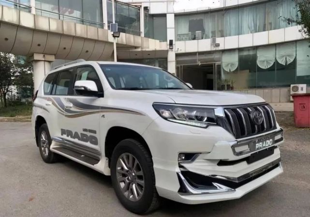 国六丰田普拉多亮相,或24万起,换装2.5l 四驱,外观更加霸气!