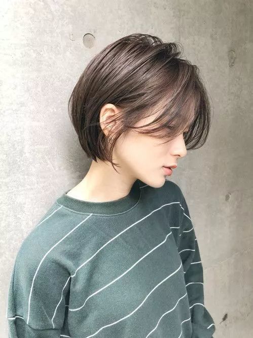 yes02脖子短选锁骨发yesyes03头发扎起来脸小一圈yes04肩颈肉多头发散