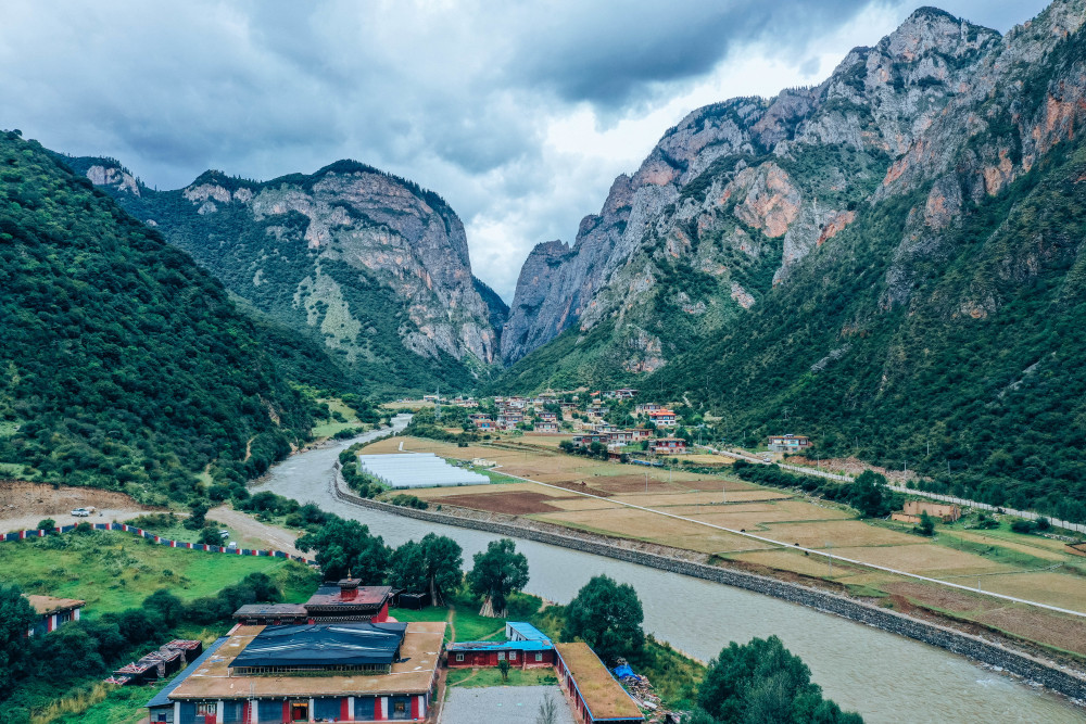 洒冽深度融合昌都江达康巴风情西藏横断山脉可以这样玩