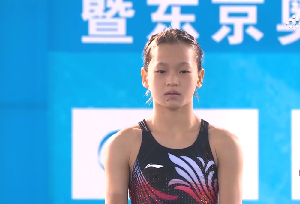 全红婵首次夺全国大赛冠军时为何数次看向金牌主要原因有三点