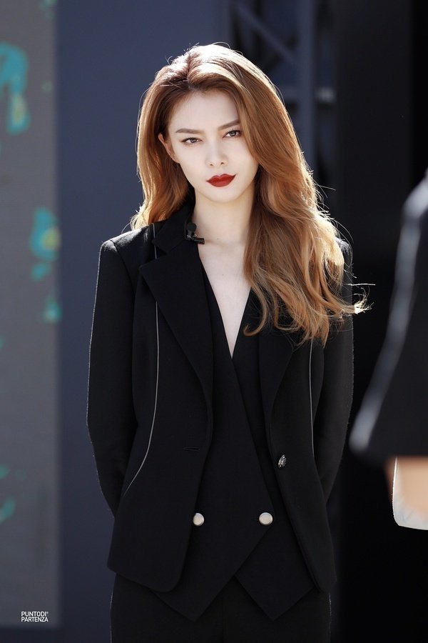 傅菁那些非粉都会存的图片这就是女霸总本人吧