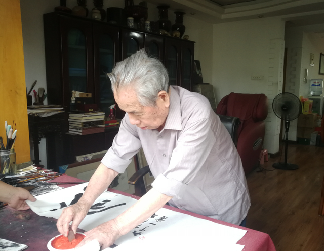 88岁著名书法家李逸野,因不满丑书当道,主动发声明退出书协