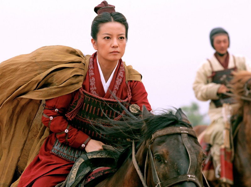 第三种可能是和花木兰的身材和长相有关系,她的长相属于偏中性,身材相