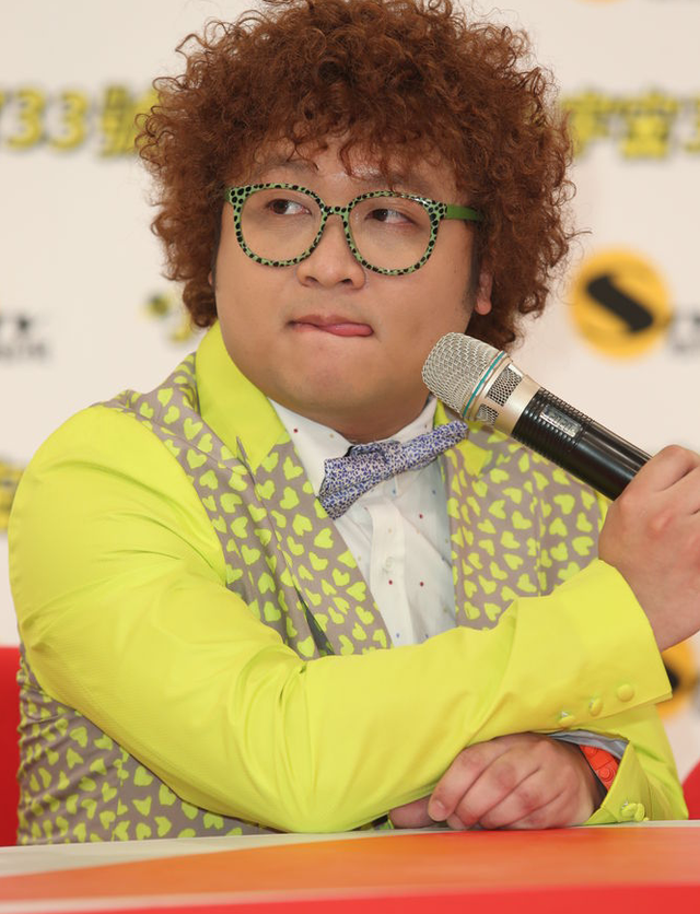 节目中,主持人纳豆首先自曝,称自己有一次喝得烂醉,连身边的女友都不