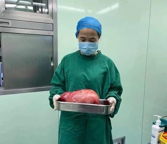 2019最近去世的中国国家伟人现子宫肌瘤有人拆了长了巨型提醒李嘉诚