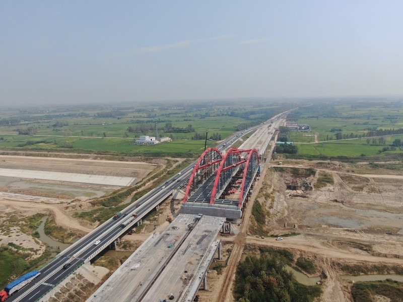 g40江淮运河大桥主拱合龙为安徽高速公路首座网状系杆拱桥