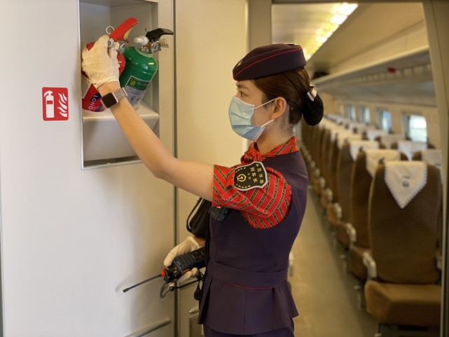 新疆"动姐"温暖中秋回家路|新疆|旅客|列车|乌鲁木齐|哈密