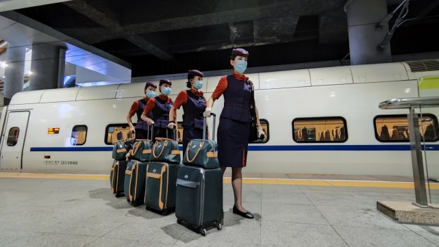 新疆"动姐"温暖中秋回家路|新疆|旅客|列车|乌鲁木齐|哈密