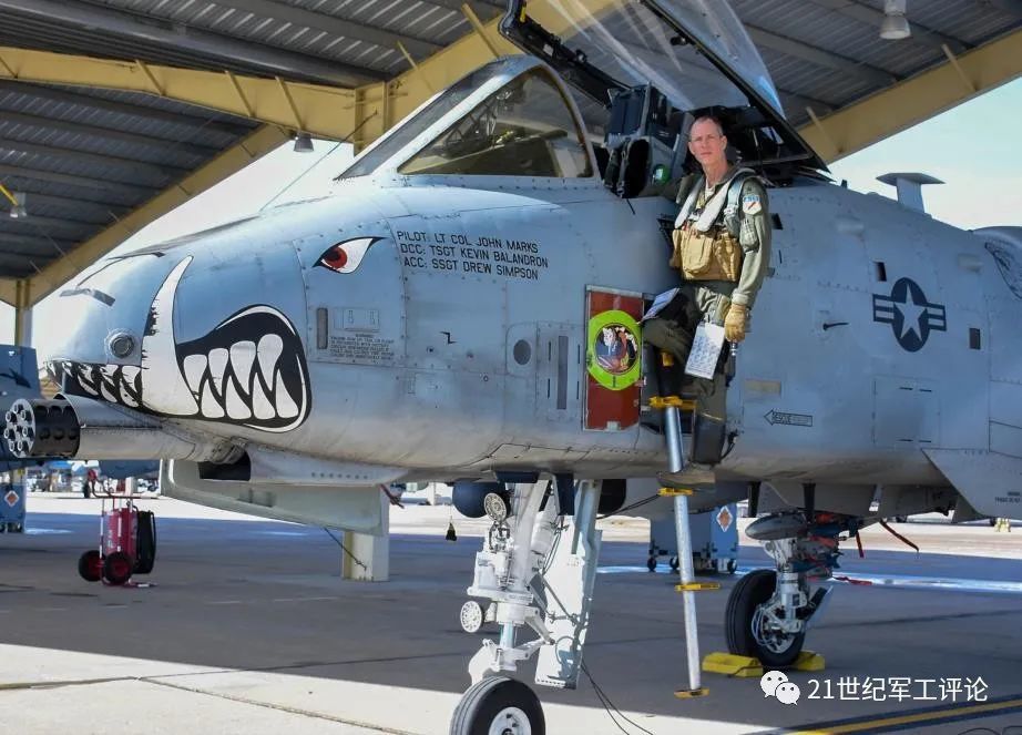 驾驶A-10“疣猪”飞行7000小时：美国空军的超级飞行员000825太钢不锈