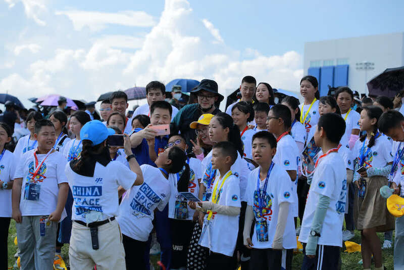 "2021年4月29日,龙楼镇航天小学学生符雯敏在自家楼上,亲眼见证了空间