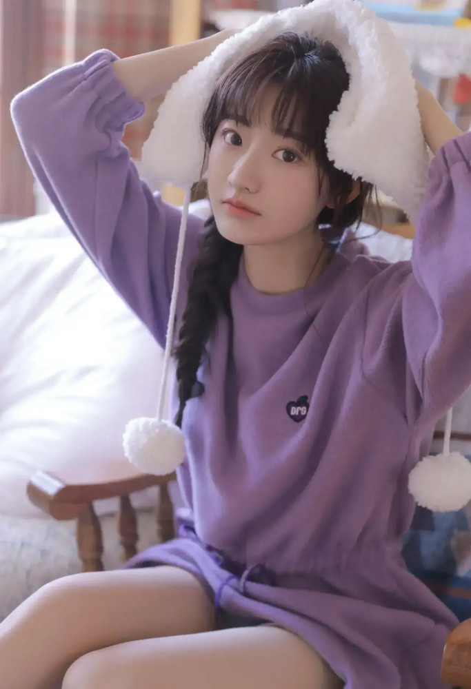 可爱的紫衣小姐姐