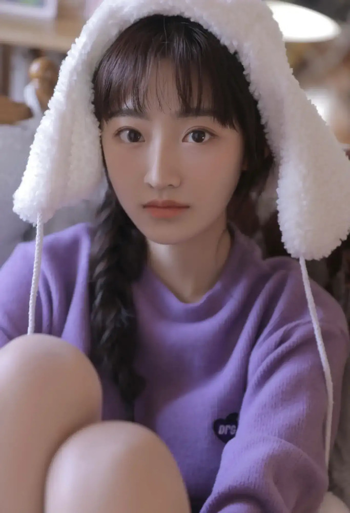 可爱的紫衣小姐姐