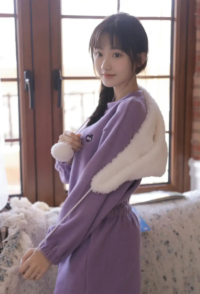 可爱的紫衣小姐姐