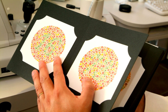 并且自己可以识别出红,黄,绿,蓝,紫各种测试指标,单色辨别没有问题,可