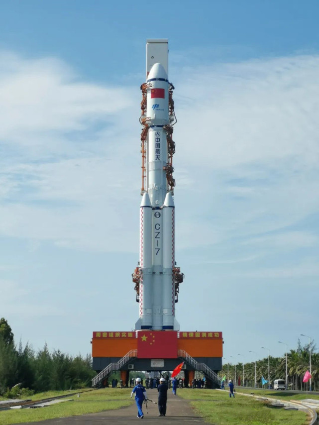 长征七号遥四运载火箭(以下简称"长七火箭")在海南文昌发射场腾空而起
