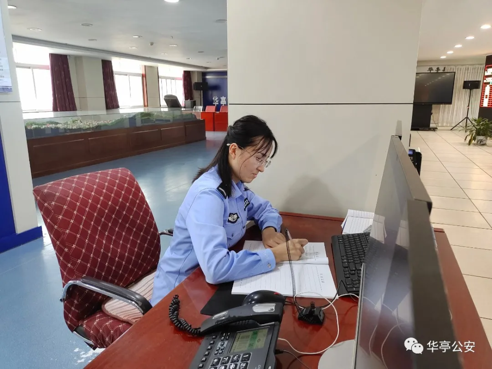 守护万家团圆倚戈明月下秋思落谁家华亭公安民警的中秋