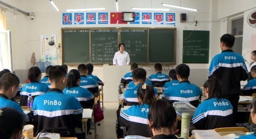 西丰县高级中学高一年部主任,优秀语文教师宋德荣