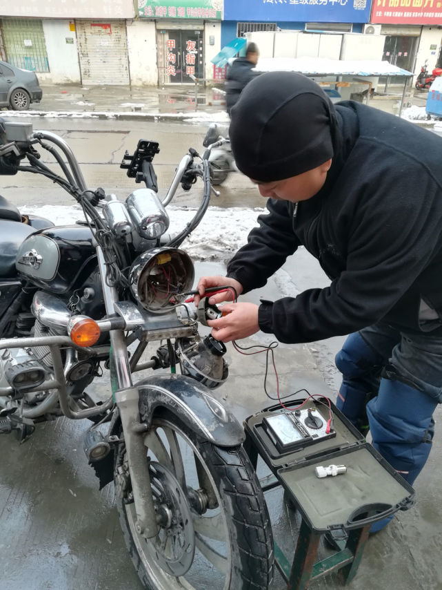 走进修理店探访基层摩托车维修行业