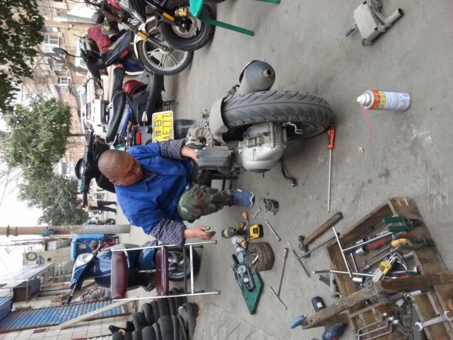 走进修理店——探访基层摩托车维修行业