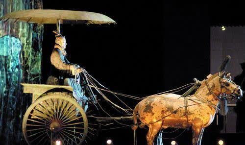 秦始皇陵铜车马先进技术专家无法解释最惊艳的当属车上那把伞